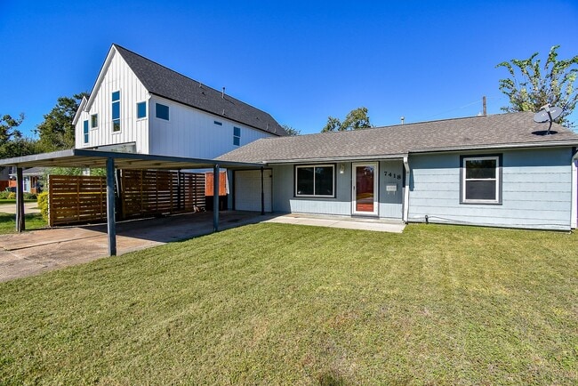 Building Photo - 7418 Jalna St