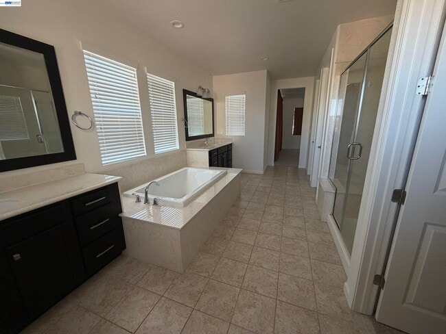 575 W Strauss Dr