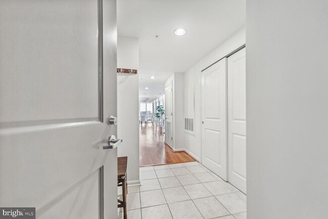 Photo - 930 Wayne Ave Unidad 1205