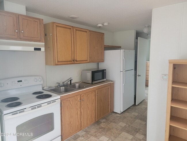 Photo - 463 S Green St