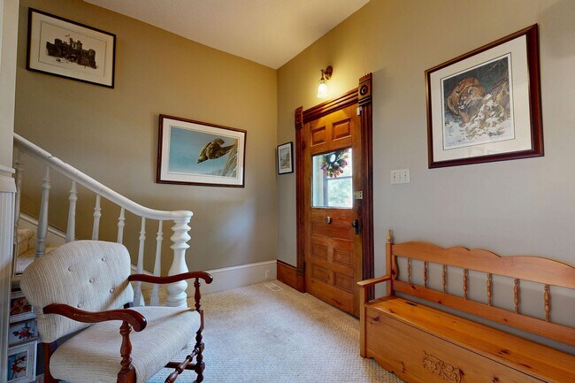 Photo - 103 Bruce St S