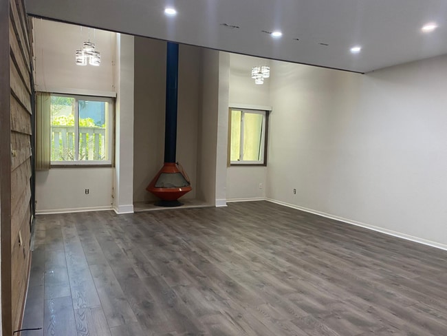 Building Photo - 258 Balfour Dr