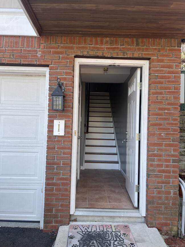 Building Photo - 1 Ells St Unit 1 Rental