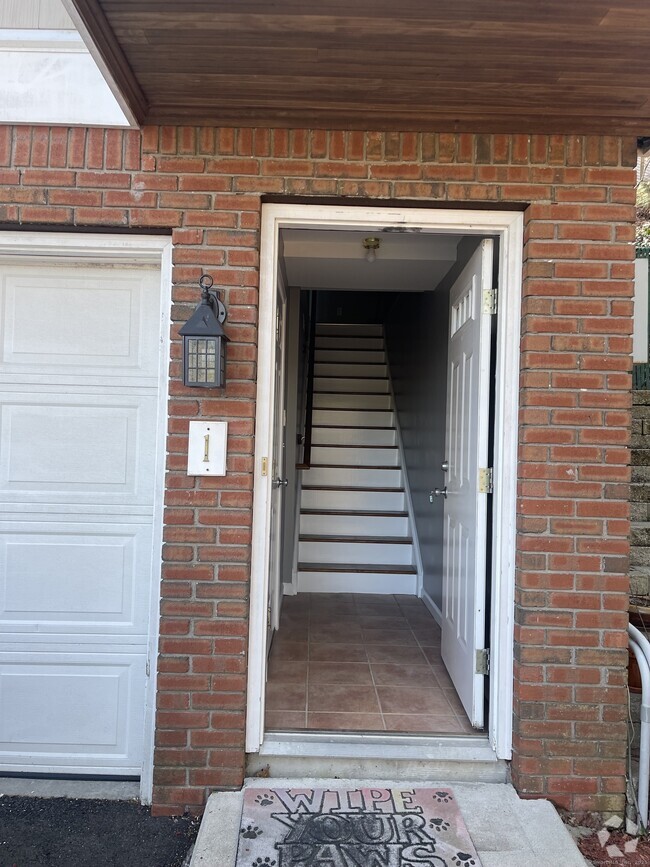 Building Photo - 1 Ells St Unit 1 Rental