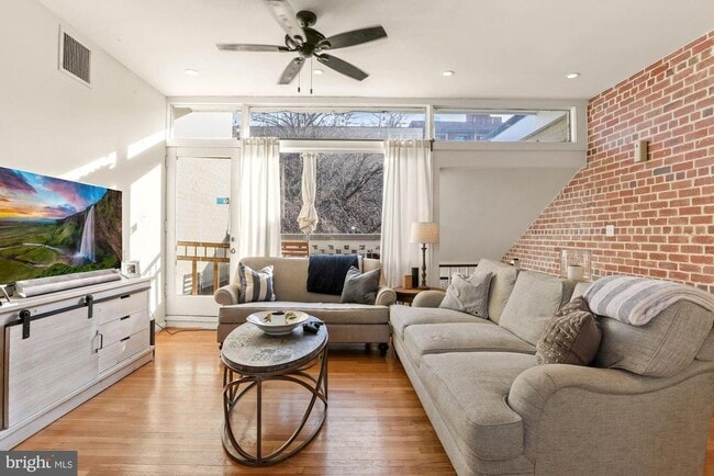 Photo - 725 Delaware Ave SW