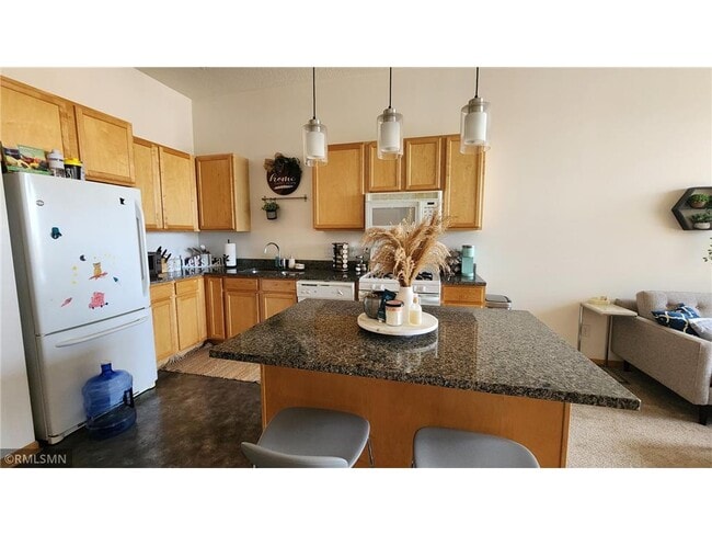 Building Photo - 2650 University Ave W Unit 323