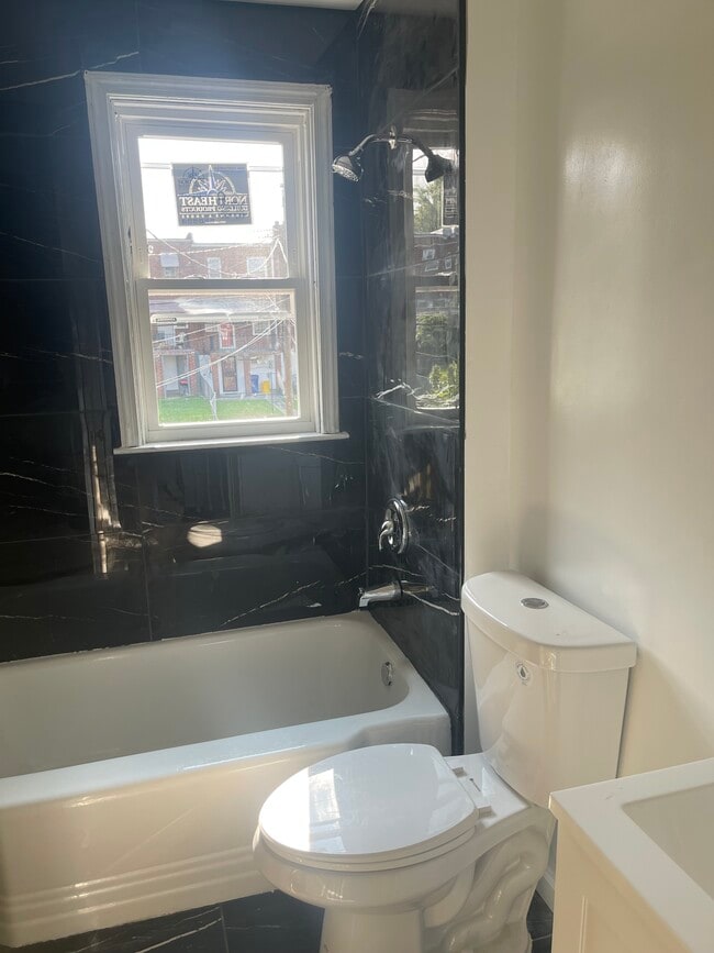 Photo - 3905 Kenyon Ave