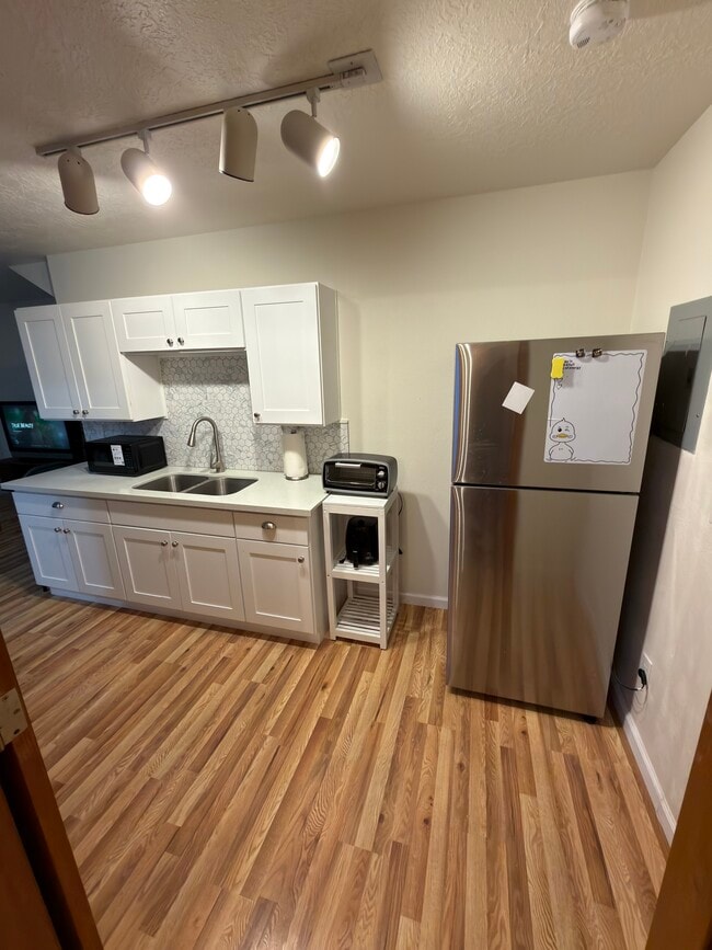 4086 Judy Ave NE Unit B