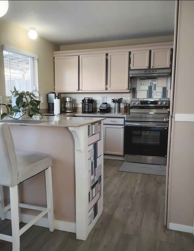 Photo - 2350 Parliament Dr