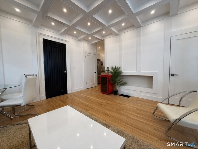 Photo - 492 Lombard St