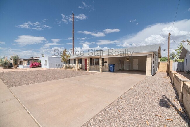 Photo - 1705 N Camellia St