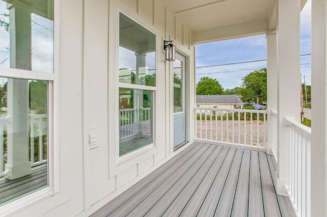 Photo - New Construction, 3 bed 3 bath near downtown!