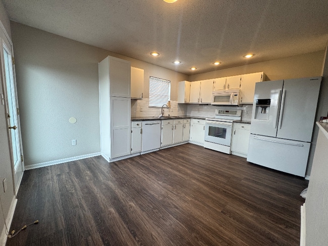 Photo - 18030 Sanibel Cir