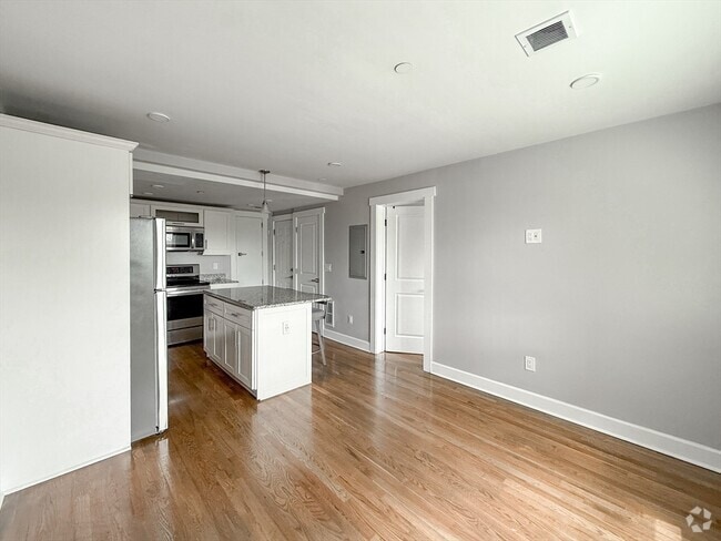 Building Photo - 468 Salem St Unit 2 Rental
