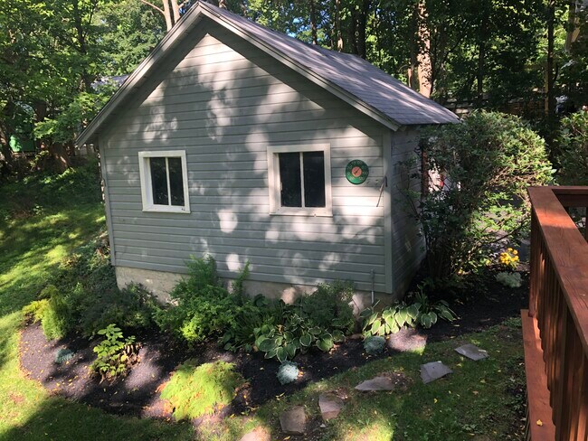 Cobertizo para guardar herramientas, material deportivo. - 11 Kellogg St