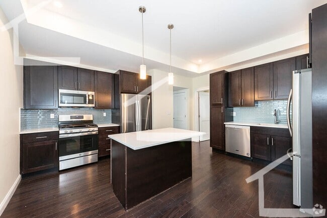 Building Photo - 6BED / 5BATH MEDFORD LUXURY TOWNHOUSE AVAI...