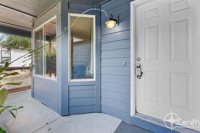 Photo - 16004 NE 47th St