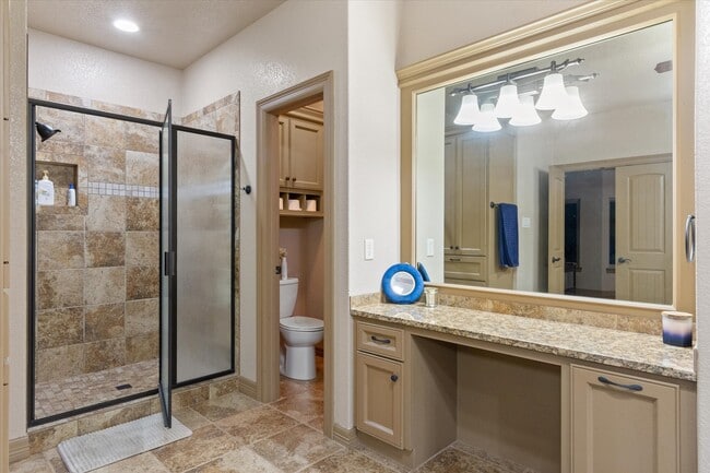 Photo - 785 Lake Forest