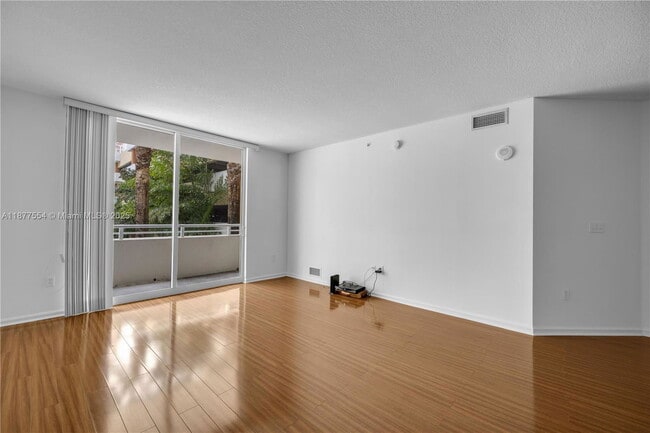 Photo - 18800 NE 29th Ave Unidad 230