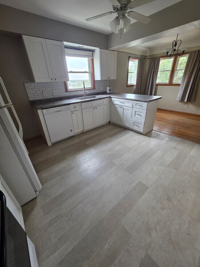 Photo - 906 Elm Ave