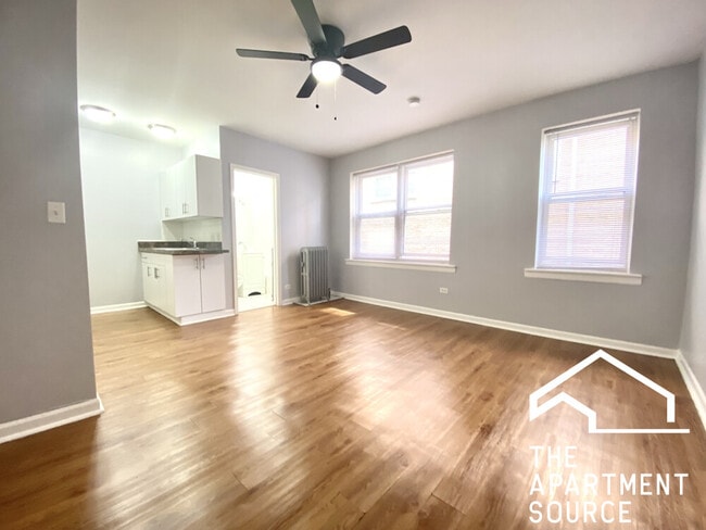 Building Photo - 4241 N Kenmore Ave Unit 106