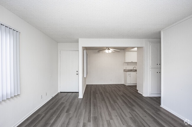 1 habitación, 1 baño, 682 pies cuadrados, sala de estar y comedor - Country Woods Apartment Homes