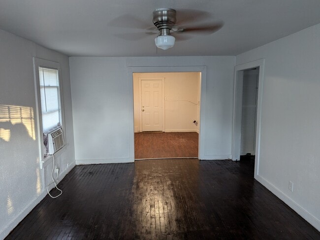 Photo - 4106 Oxford Street