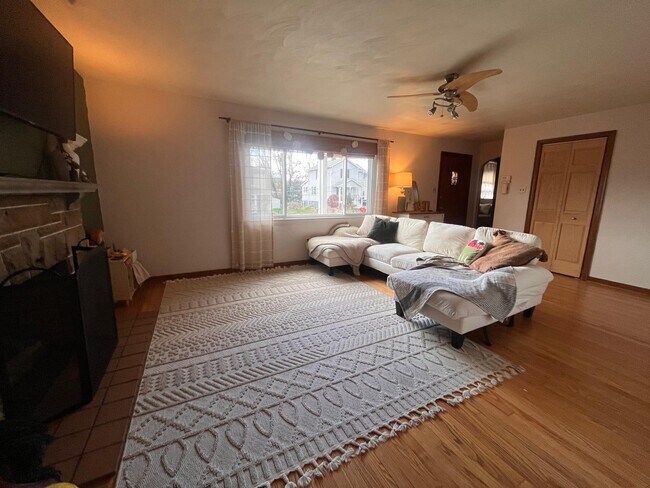 Photo - 128 Murrayhill Ave