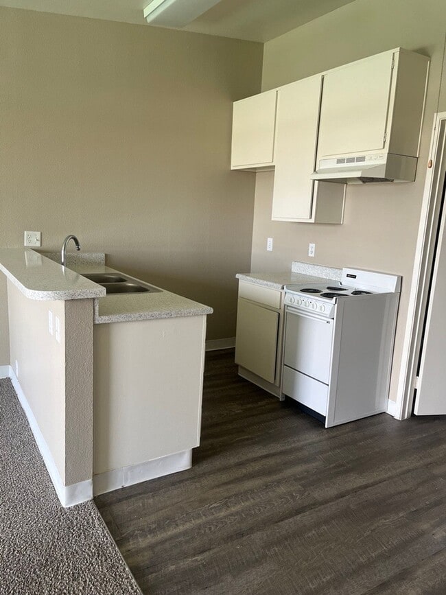 Photo - 1 Bedroom 1 Bathroom Apartment For Rent (55+) Unit 33