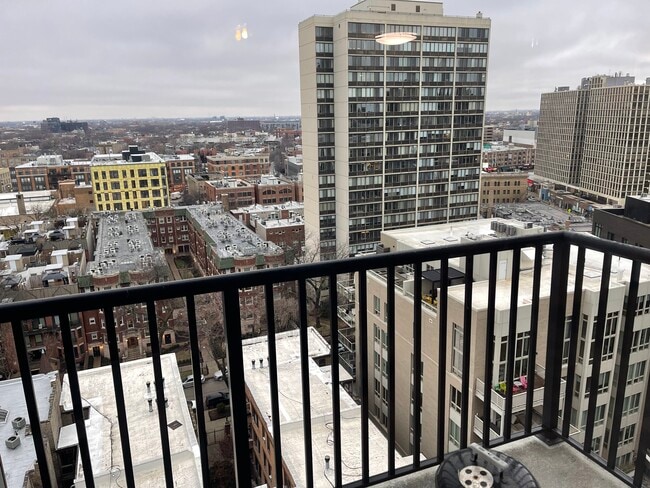 Building Photo - 2740 N Pine Grove Ave