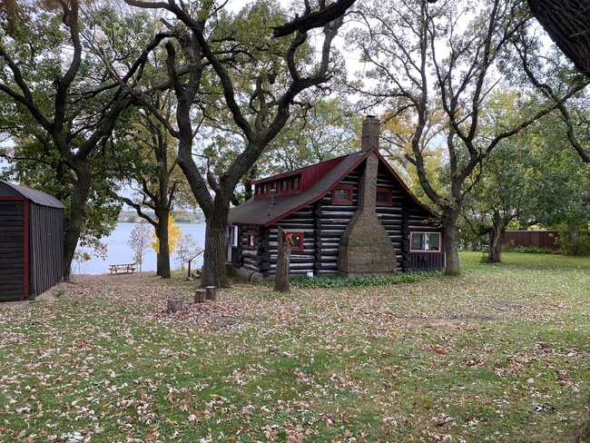 Photo - 119 Lake Blvd E Unidad Log cabin- Seasonal