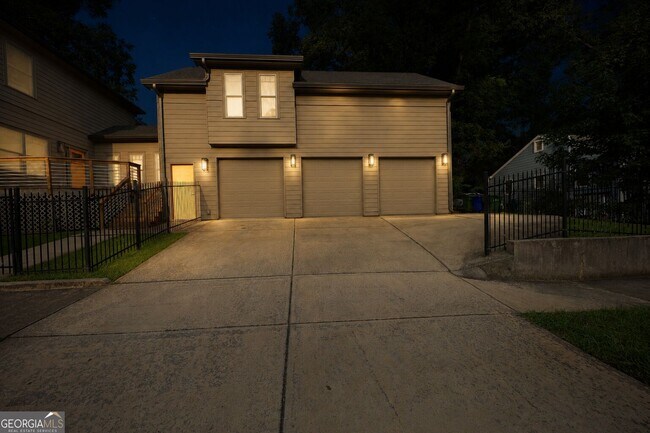 Photo - 1899 Trotti St NE