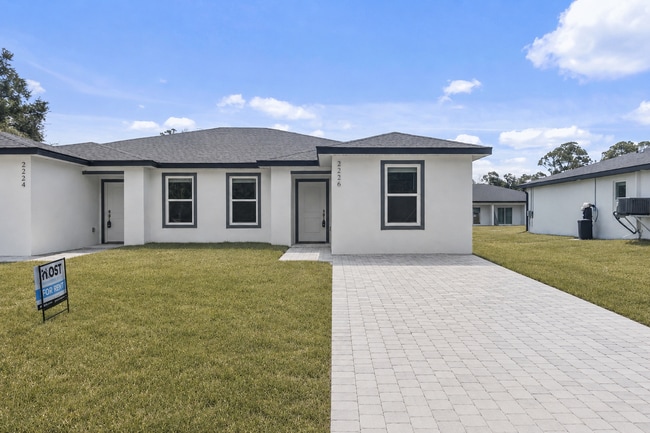 Building Photo - "Charming 3-Bed, 2-Bath Duplex Gem in Port Charlotte - Your Ideal Home Awaits!"