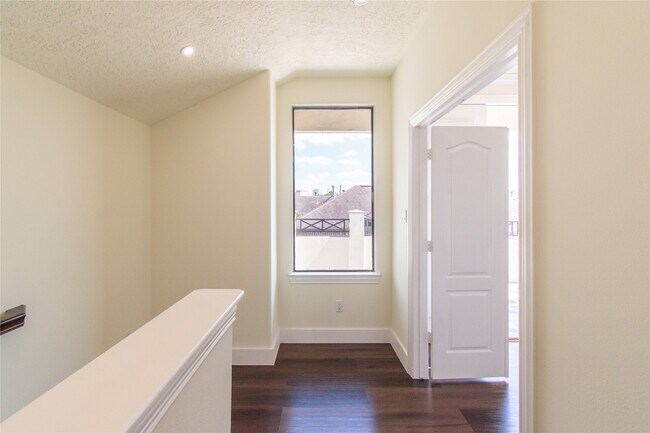 Photo - 1821 Stanford St