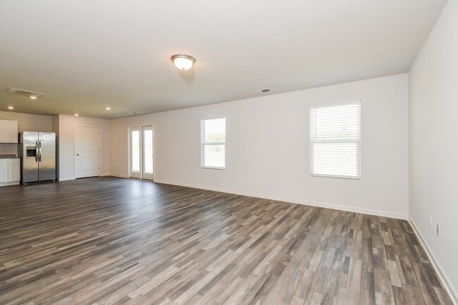 Photo - 32 Oxford Ln