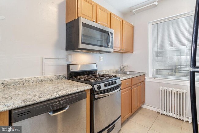 Photo - 2415 Ontario Rd NW Unit 102