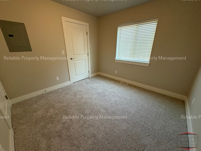 Photo - 1594 Hannah Ln