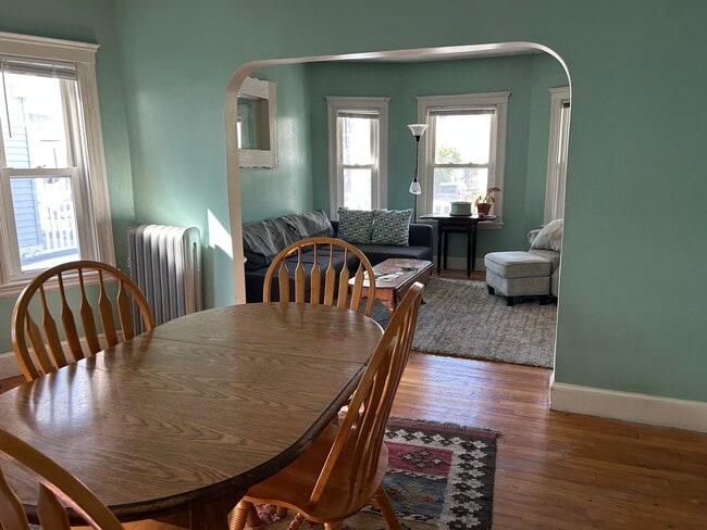 Building Photo - 54 Frederick Ave Unit First floor 2-bedroom apt