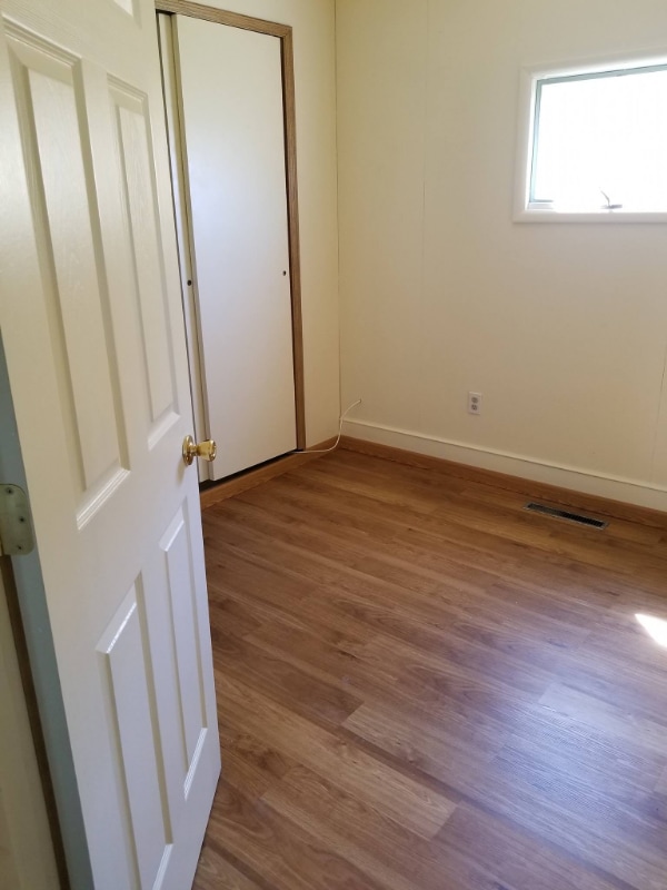 Photo - 208 4th Ave W