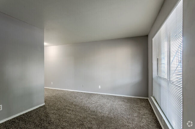 1BR, 1BA - 563 SF - Living Area - Dell Marr