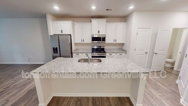 Photo - 312 Highline Trl