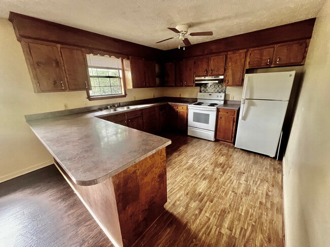 Photo - 576 Halbert Heights Rd Unidad C8