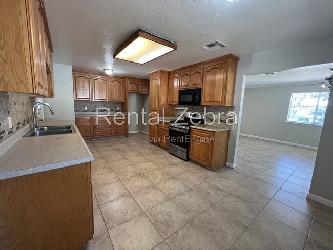 Photo - 317 Knutson St