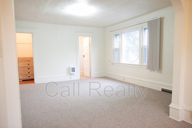 Building Photo - 1028 E Mission Ave Rental