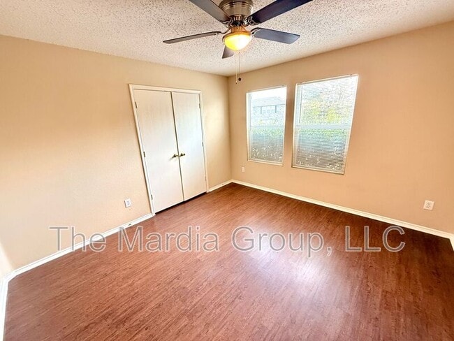 Photo - 1229 Highview Dr