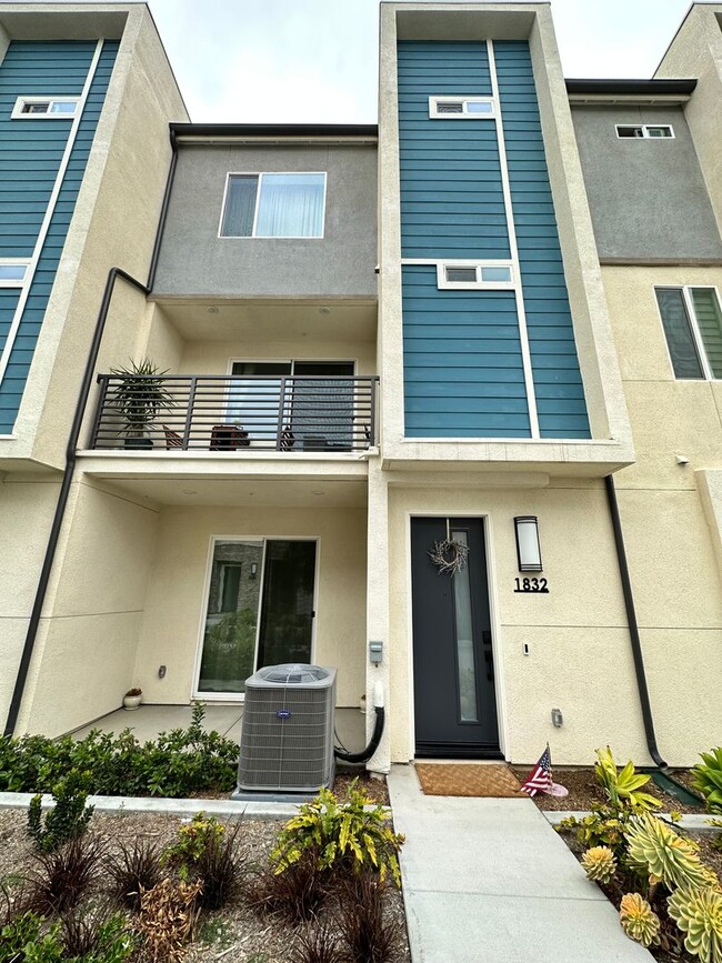 Gorgeous 3BD/2.5BA three-story condo in a ... - Gorgeous 3BD/2.5BA three-story condo in a ...