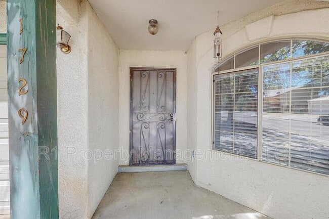 Photo - 1729 Chamisa Rd NE