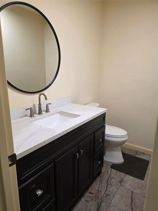 Photo - 406 Fox Briar Ln