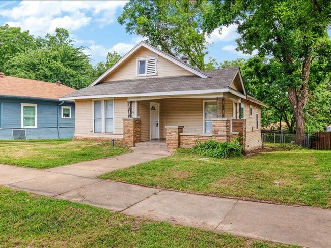 Photo - 533 E Woodard St