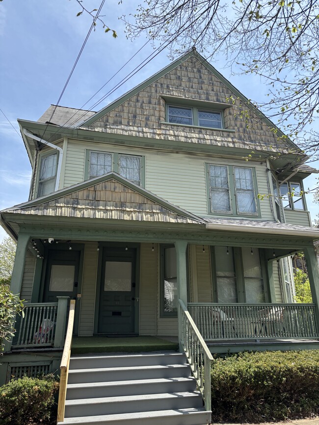 Building Photo - 34 Oak St Rental